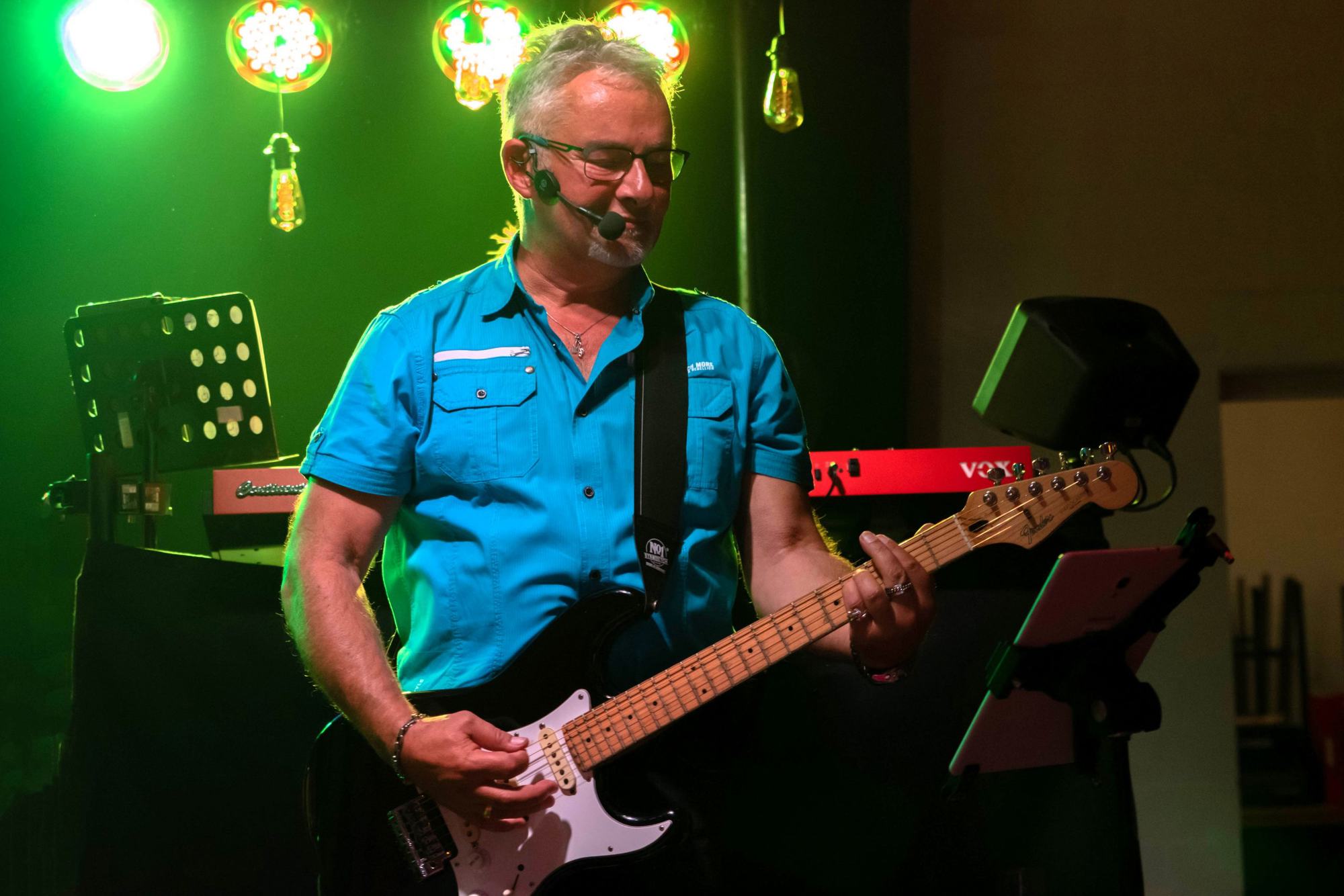 Mike von Laredo mit Gitarre